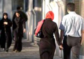 آیا پسرها برای ازدواج به دوستان خیابانی خود اعتماد می‌کنند؟