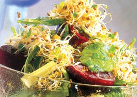 در ماست و سالاد جوانه گندم بریزید