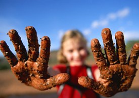 بچه دست نزن کثیفه!