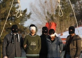 عاملان تجاوز به مادر و دختر در آتشگاه اعدام شدند