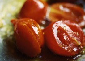 گوجه فرنگی را به جان سرطان بیندازید!