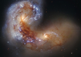 کهکشان مارپیچی NGC ۴۰۳۸ در برخورد