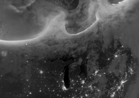 شفق‌های قطبی بر فراز سیاره زمین