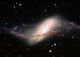 کهکشان حلقوی‌ قطبی NGC ۶۶۰