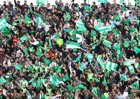 هواداران ذوب‌آهن حامی سپاهان/ ذوبی‌ها در ورزشگاه فولادشهر