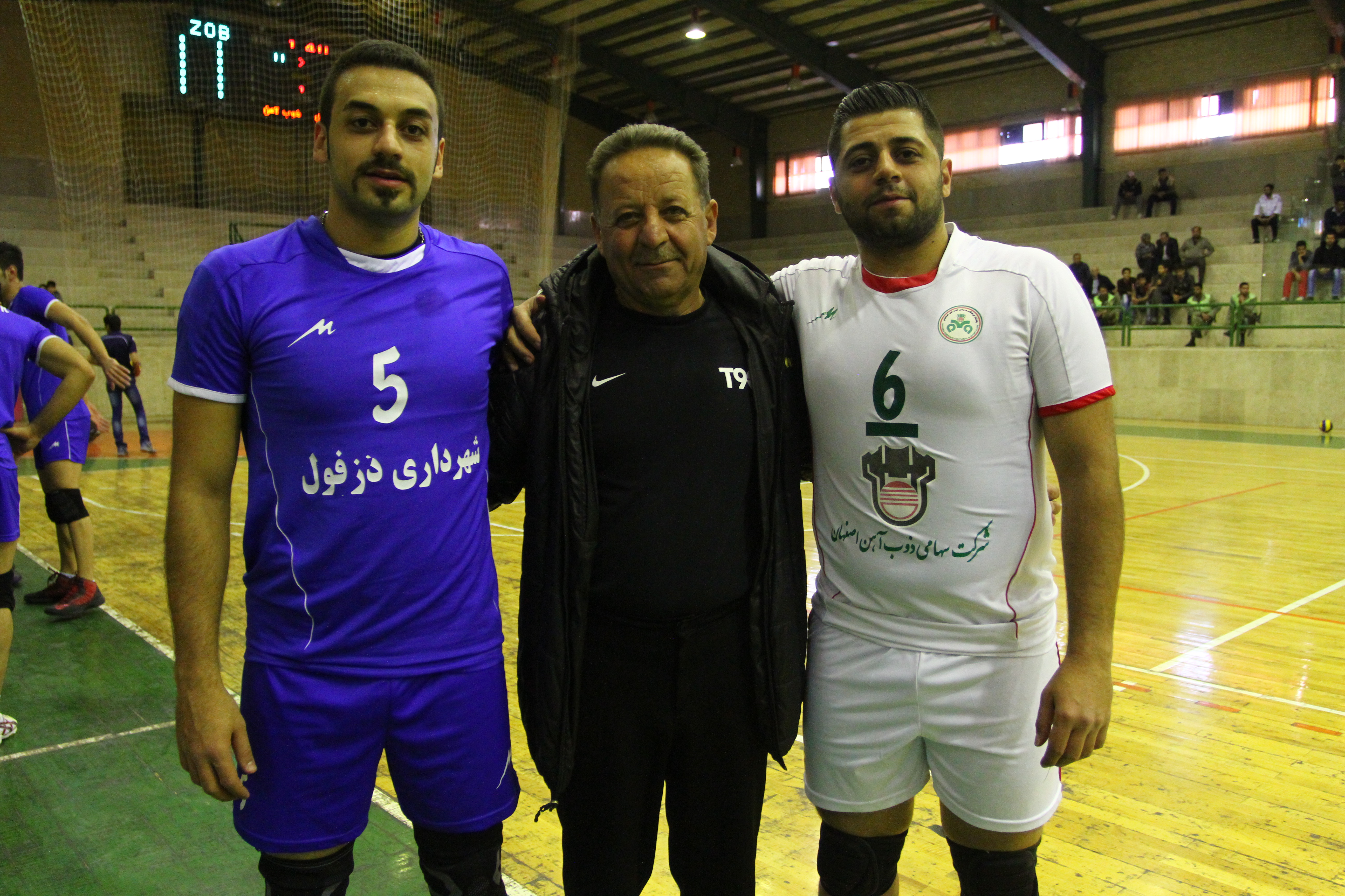 عكس/ يك خانواده تمام واليبالي، پدر و دو پسر در كنار هم