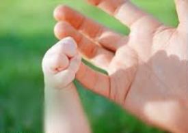 این خانه، بوی بی‌مادری می‌دهد/ شاید این بهار، نشان از مادر بیاورد