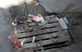 گلايه مردم از بوي نامطبوع فاضلاب در سطح شهر اصفهان