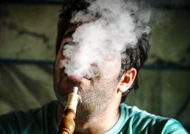 جنبش ملی مبارزه با قلیان را ایجاد کنید تا ‏شرمنده نسل آینده ‏نشویم