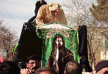 برگزاری مراسم تعزیه شیر فضه در کاشان