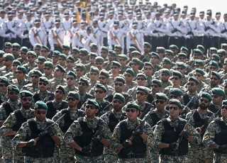 عضویت کارکنان نیروهای مسلح در سازمان ها و مداخله و یا شرکت آنها در دسته بندی های انتخاباتی ممنوع است