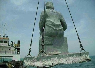 فیلم/ خبر کذب مجسمه داریوش در خلیج فارس