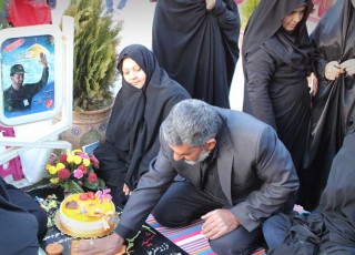 مراسم جشن تولد شهید مدافع حرم ،مسلم خیزاب در گلستان شهدا اصفهان برگزار شد
