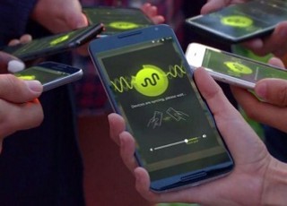 با اپلیکیشن "AmpMe" یک موزیک را همزمان روی چند دستگاه پخش کنید