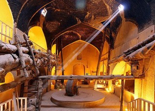 عصارخانه شاهی اصفهان بنایی شگفت انگیز در قلب میدان نقش جهان