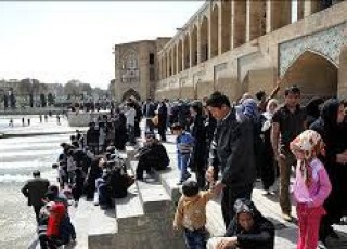 اقلام فرهنگی در خیمه‌های معرفت استان اصفهان توزیع شد