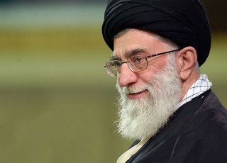 ابعاد دینی و تربیتی دعای قنوت نماز عید فطر در کلام رهبری