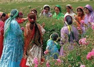 لباس محلی عشایر نمونه بارز عفاف و حجاب است