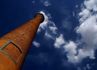 شکوهی برافراشته در میان شهر