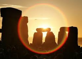 عمر برف است و آفتاب تموز...