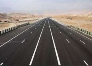 جاده نایین به طبس دو بانده می‌شود