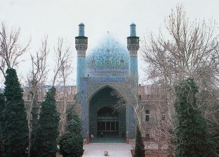 مدرسه چهارباغ، ایستاده بر فراز تاریخ صفوی