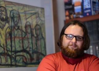 نویسنده‌ای که از هیچ، داستان می‌سازد