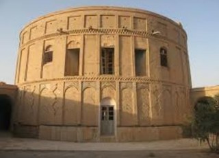 مرمت قلعه تاریخی قمیشلو با مشارکت مردم درحال انجام است