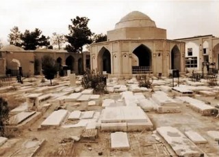 تخت فولاد موزه ای روباز در قلب نصف جهان