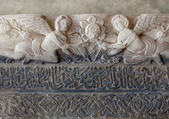 تخت فولاد، گنجینه ای از نمادها و نشان های تصویری