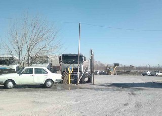 احداث پارکینگ ماشین آلات سنگین در روستاهای تیران و کرون