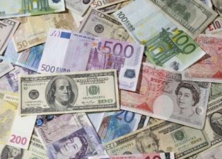 افزایش ارزش دلار و افت قیمت پوند و یورو بانکی