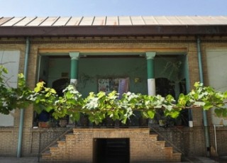 گشتی در خانه صادق هدایت به بهانه سالروز تولدش