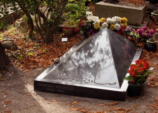 دیدار با نویسنده بوف کور در قبرستان پرلاشز